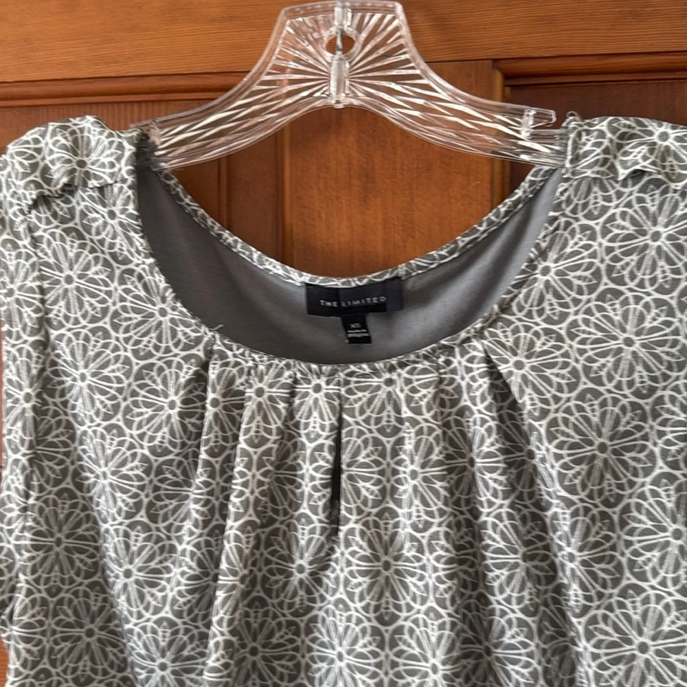 Women’s Top - Picture 4 of 4